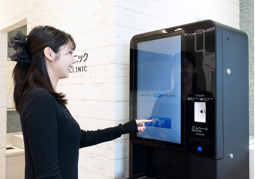 クレジット決済をしているイメージ写真