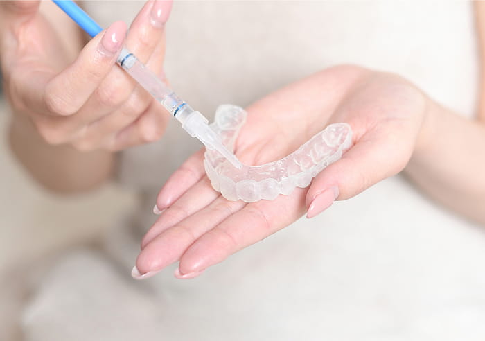 ホームホワイトニング用のマウスピースと薬剤